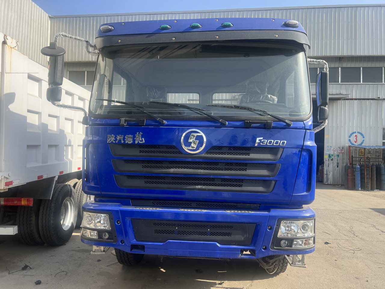 Shacman F3000 - Tractor unit: picture 2 Shacman F3000 - Tractor unit: picture 2