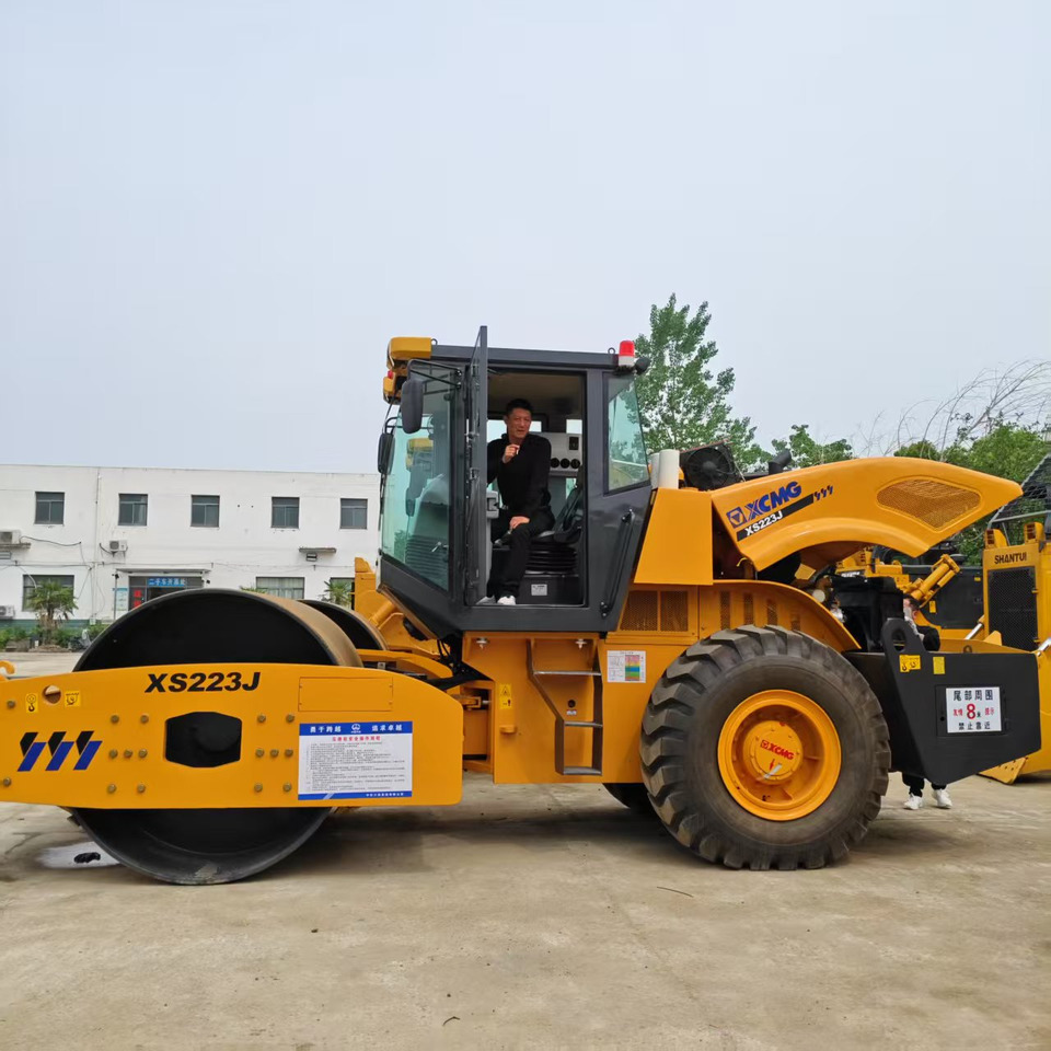 XCMG XS233J - Compactor: picture 2 XCMG XS233J - Compactor: picture 2