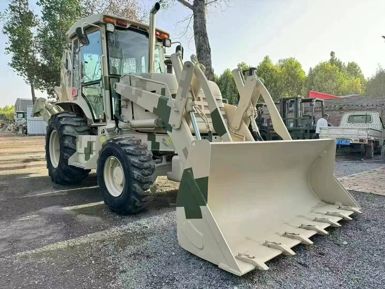 XCMG XT870K - Backhoe loader: picture 2 XCMG XT870K - Backhoe loader: picture 2