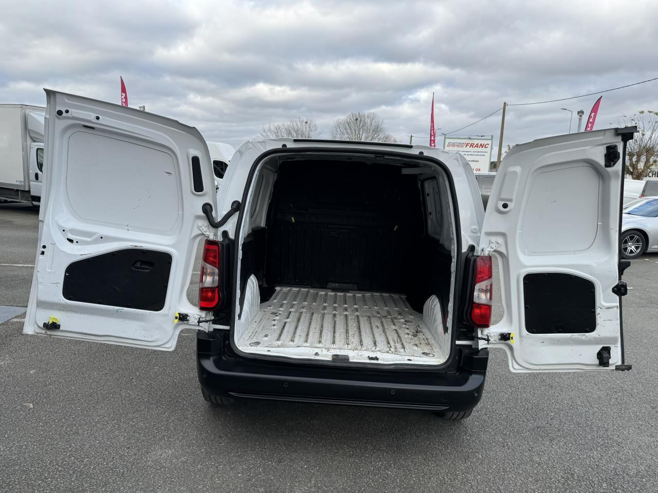 CITROEN BERLINGO M 650KG 1.5 HDI 100CH 2 PLACES - Panel van: picture 3 CITROEN BERLINGO M 650KG 1.5 HDI 100CH 2 PLACES - Panel van: picture 3