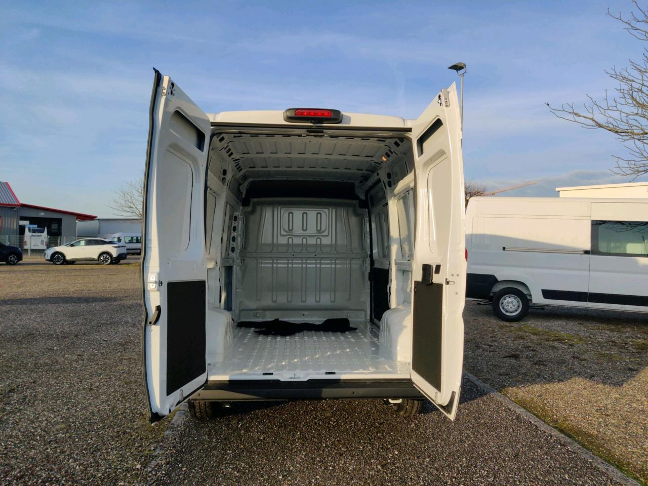 CITROEN Jumper 3.5t L2H2 2.2 HDi S&S - 140 III FOURGON TOLE Fourgon Tolé 35 L2H2 PHASE 3 - Panel van: picture 3 CITROEN Jumper 3.5t L2H2 2.2 HDi S&S - 140 III FOURGON TOLE Fourgon Tolé 35 L2H2 PHASE 3 - Panel van: picture 3