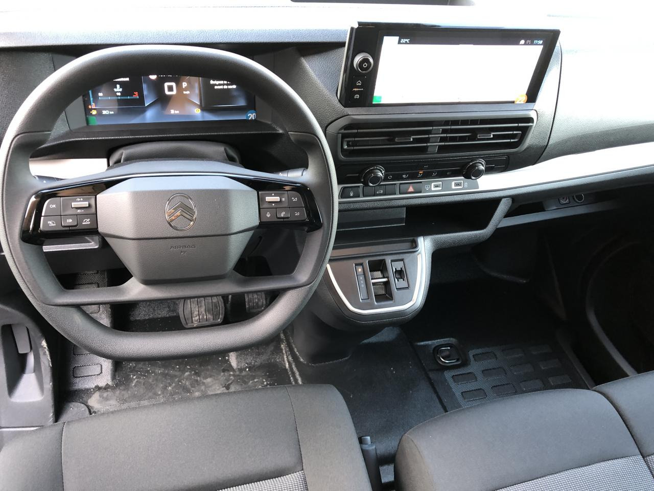 CITROEN Jumpy M 2.0 BlueHDi - 180 S&S - BV EAT8  III FOURGON . PHASE 2 - Panel van: picture 4 CITROEN Jumpy M 2.0 BlueHDi - 180 S&S - BV EAT8  III FOURGON . PHASE 2 - Panel van: picture 4