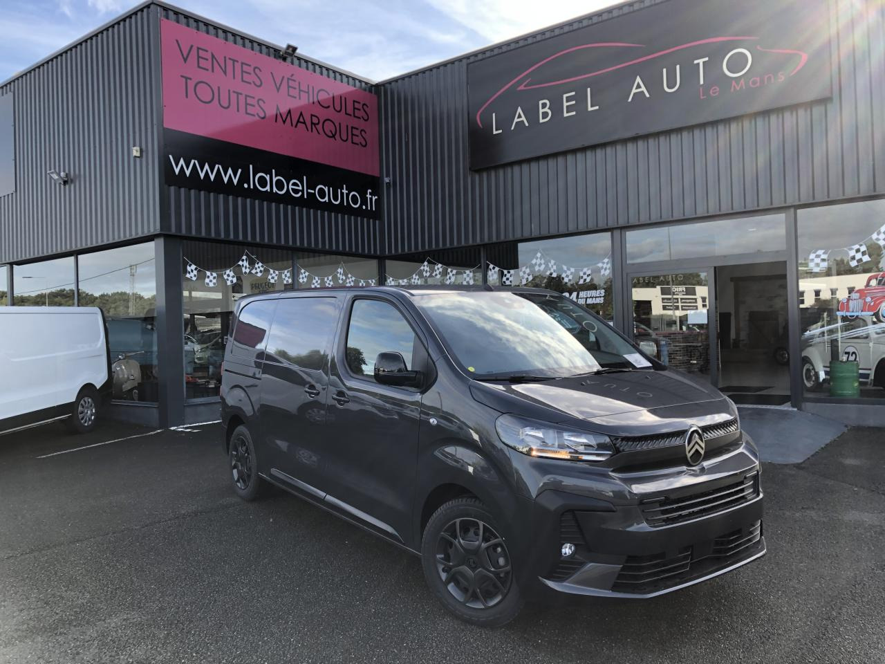 CITROEN Jumpy M 2.0 BlueHDi - 180 S&S - BV EAT8  III FOURGON . PHASE 2 - Panel van: picture 1 CITROEN Jumpy M 2.0 BlueHDi - 180 S&S - BV EAT8  III FOURGON . PHASE 2 - Panel van: picture 1