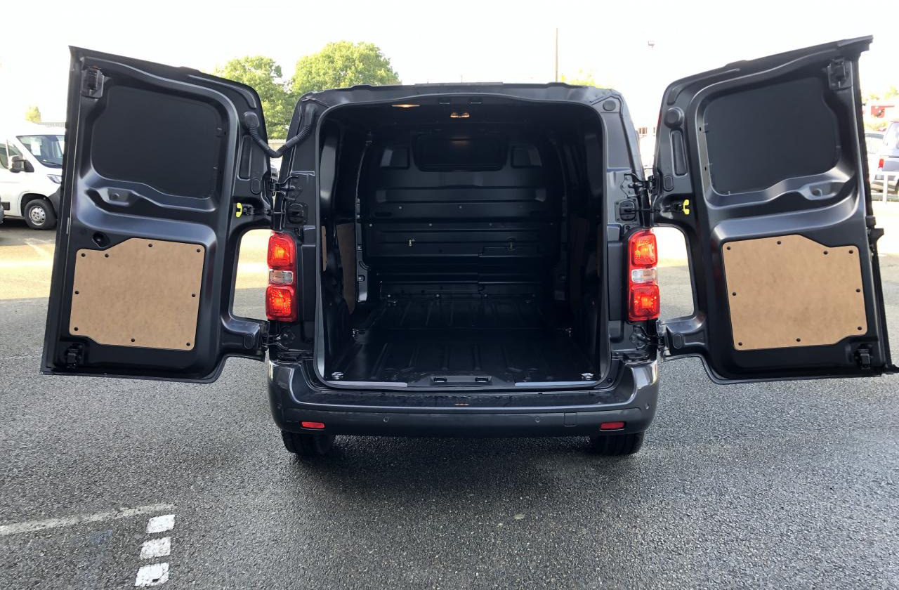 CITROEN Jumpy M 2.0 BlueHDi - 180 S&S - BV EAT8  III FOURGON . PHASE 2 - Panel van: picture 3 CITROEN Jumpy M 2.0 BlueHDi - 180 S&S - BV EAT8  III FOURGON . PHASE 2 - Panel van: picture 3