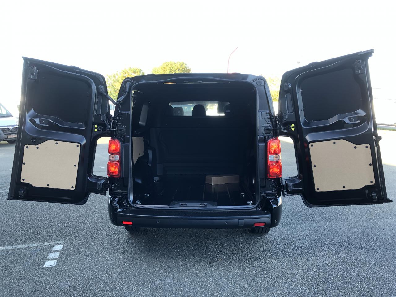 CITROEN Jumpy XL 2.0 BlueHDi - 180 S&S - BV EAT8 III CABINE APPROFONDIE Fixe PHASE 2 6 PLACES - Panel van: picture 4 CITROEN Jumpy XL 2.0 BlueHDi - 180 S&S - BV EAT8 III CABINE APPROFONDIE Fixe PHASE 2 6 PLACES - Panel van: picture 4