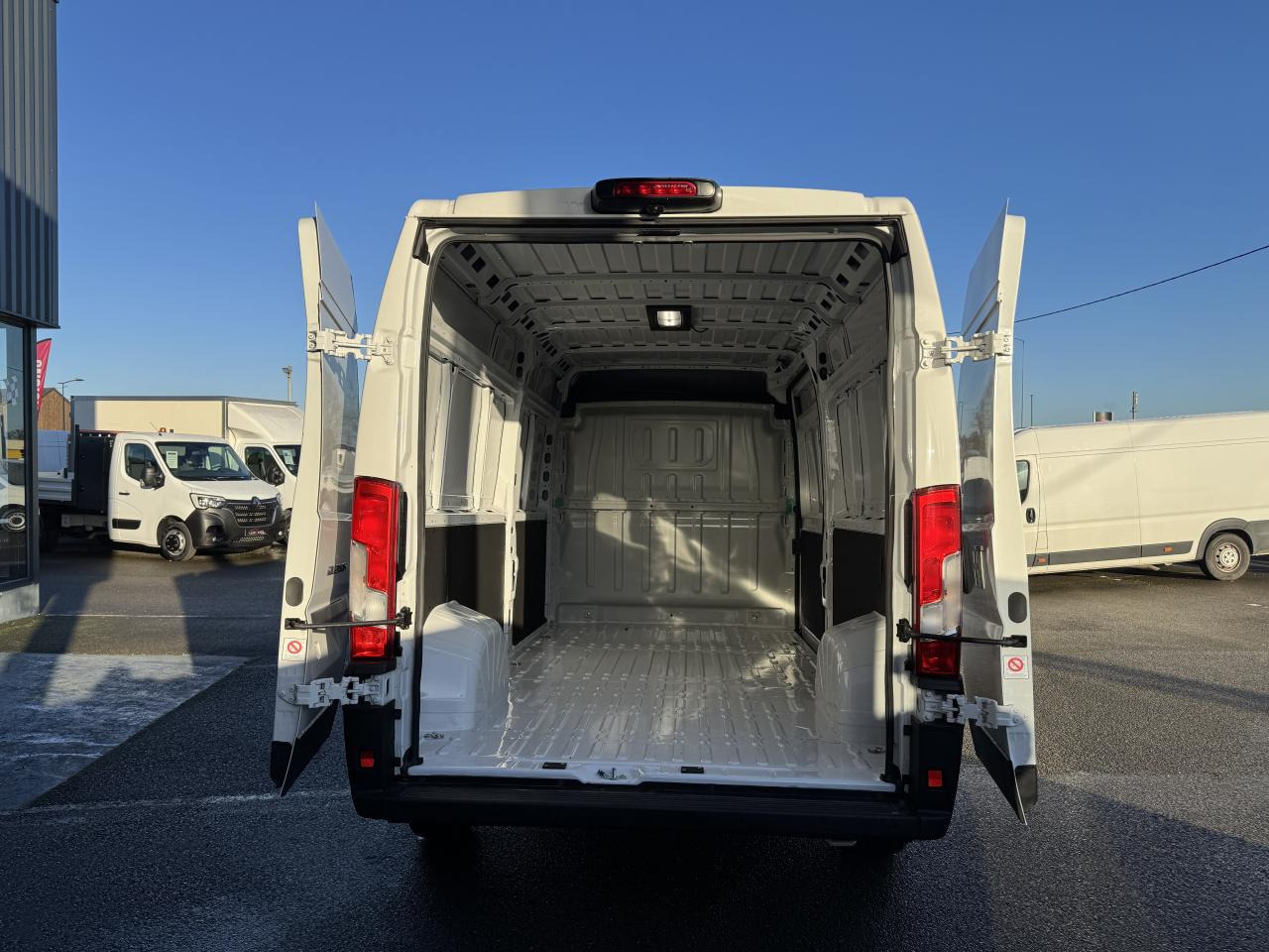 FIAT Ducato Tôlé 3.3 L H2 2.2 - 140ch - Panel van: picture 2 FIAT Ducato Tôlé 3.3 L H2 2.2 - 140ch - Panel van: picture 2