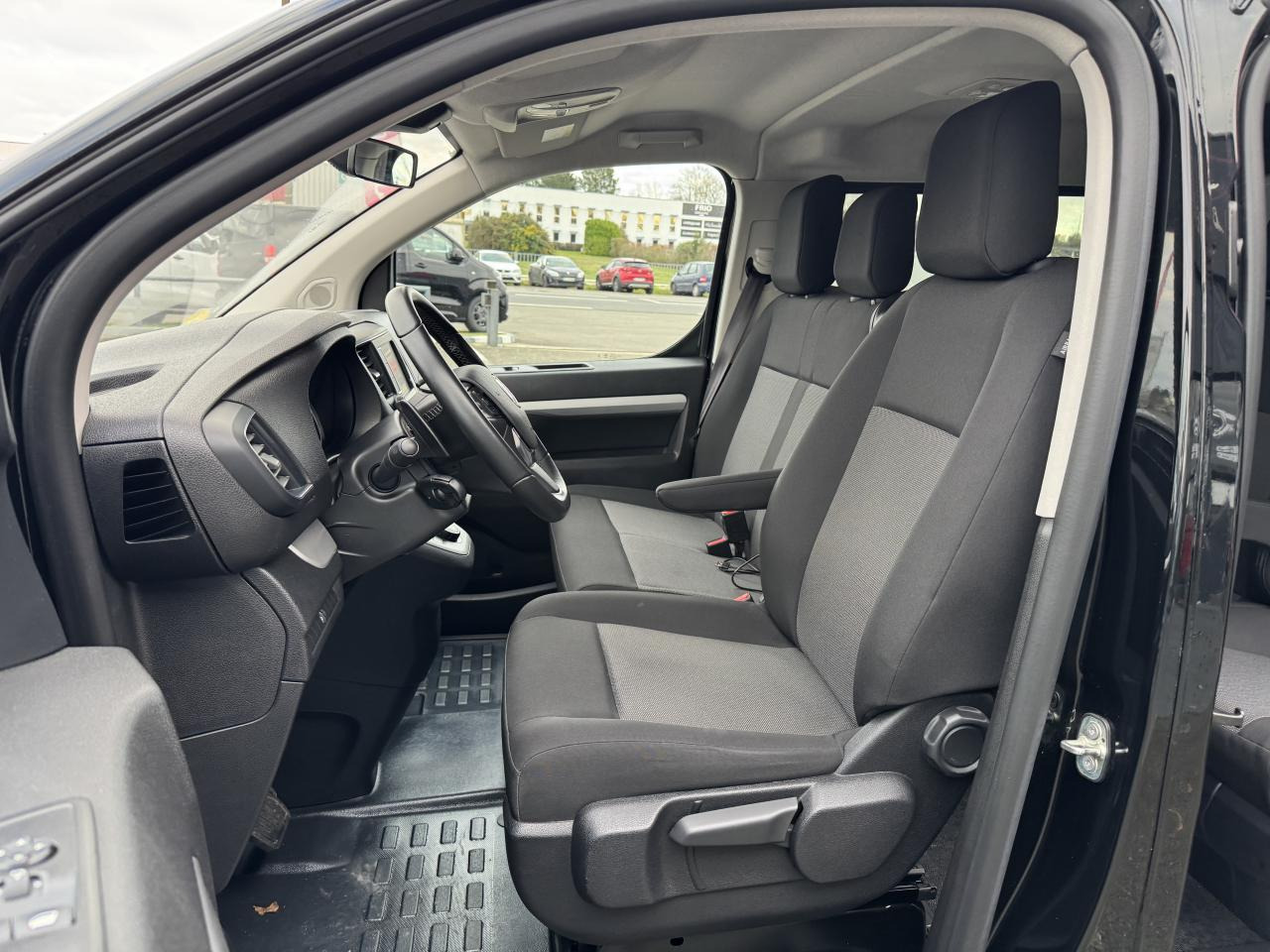 FIAT Scudo XL 2.0 BlueHDi - 180 S&S - BVA Cabine Approfondie 6 PLACES - Combi van: picture 4 FIAT Scudo XL 2.0 BlueHDi - 180 S&S - BVA Cabine Approfondie 6 PLACES - Combi van: picture 4