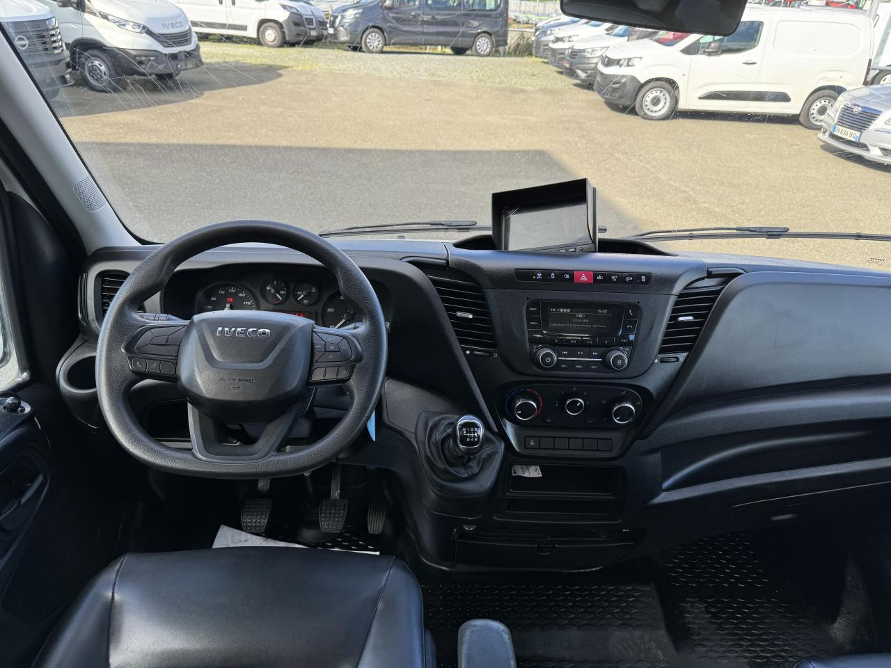 IVECO DAILY BENNE DOUBLE CABINE COFFRE 35C16 6 PLACES - Tipper van, Combi van: picture 3 IVECO DAILY BENNE DOUBLE CABINE COFFRE 35C16 6 PLACES - Tipper van, Combi van: picture 3