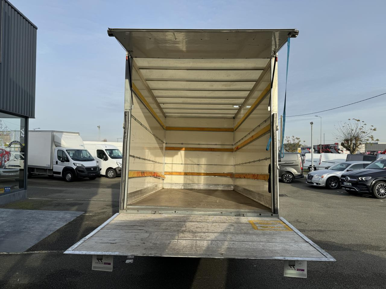 IVECO Daily 35C16 CAISSE HAYON 20M3 RJ 3.0L 160CH - Closed box van: picture 3 IVECO Daily 35C16 CAISSE HAYON 20M3 RJ 3.0L 160CH - Closed box van: picture 3