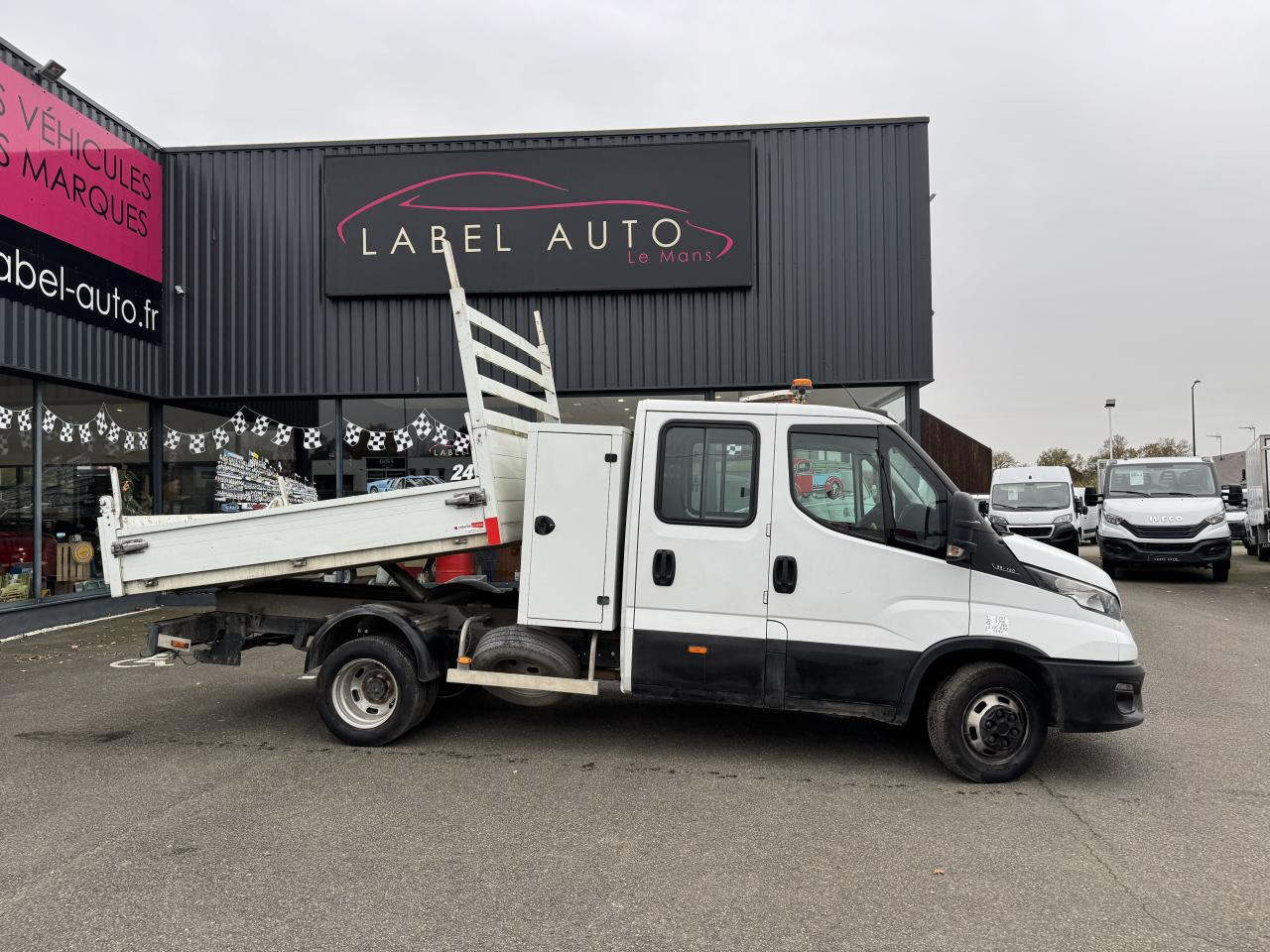 IVECO daily 35C14 BENNE COFFRE DOUBLE CABINE 6 places - Tipper van: picture 1 IVECO daily 35C14 BENNE COFFRE DOUBLE CABINE 6 places - Tipper van: picture 1