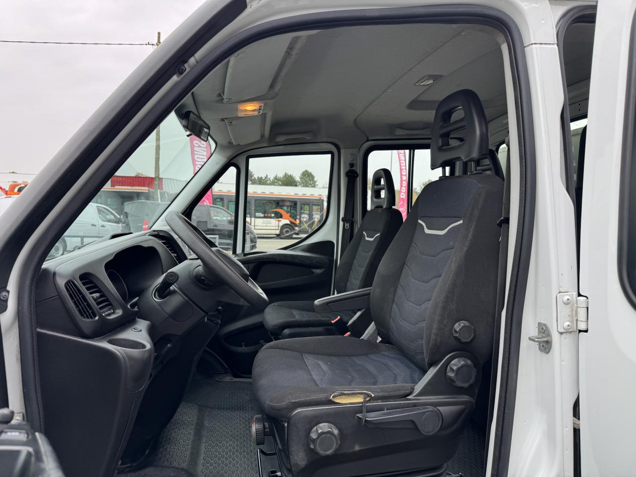 IVECO daily 35C14 BENNE COFFRE DOUBLE CABINE 6 places - Tipper van: picture 4 IVECO daily 35C14 BENNE COFFRE DOUBLE CABINE 6 places - Tipper van: picture 4