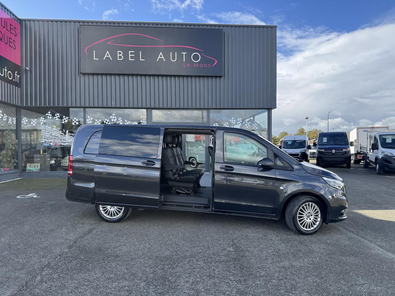 MERCEDES Vito TOURER Extra Long 3.05t 119 CDI BlueEfficiency - BVA 9G-Tronic Propulsion MIXTO - BM 447 first - Panel van: picture 1 MERCEDES Vito TOURER Extra Long 3.05t 119 CDI BlueEfficiency - BVA 9G-Tronic Propulsion MIXTO - BM 447 first - Panel van: picture 1