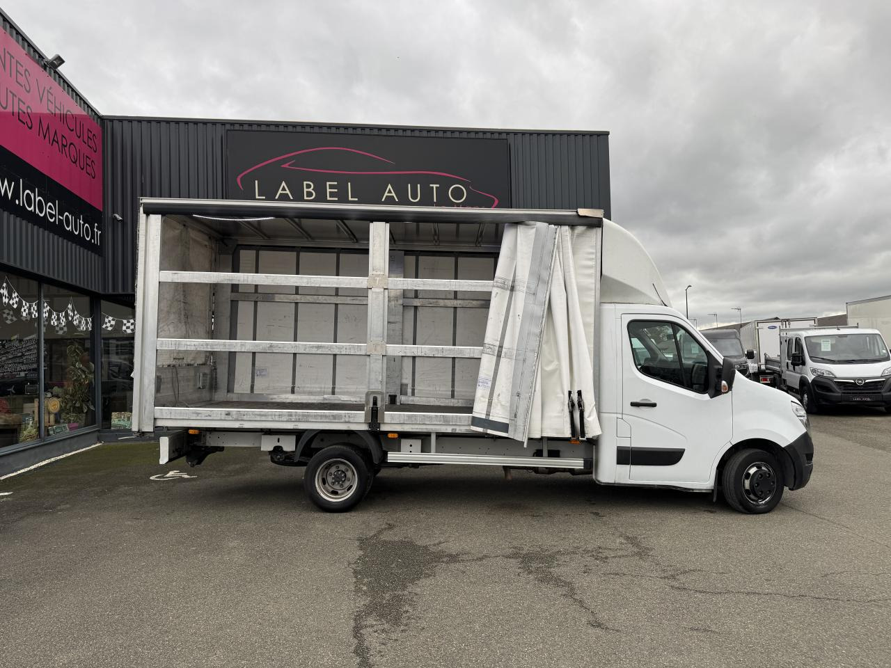 NISSAN Interstar Acenta 3.5t L4H1 2.3 dCi 165Ch CHASSIS CABINE BACHE - Curtain side van: picture 1 NISSAN Interstar Acenta 3.5t L4H1 2.3 dCi 165Ch CHASSIS CABINE BACHE - Curtain side van: picture 1