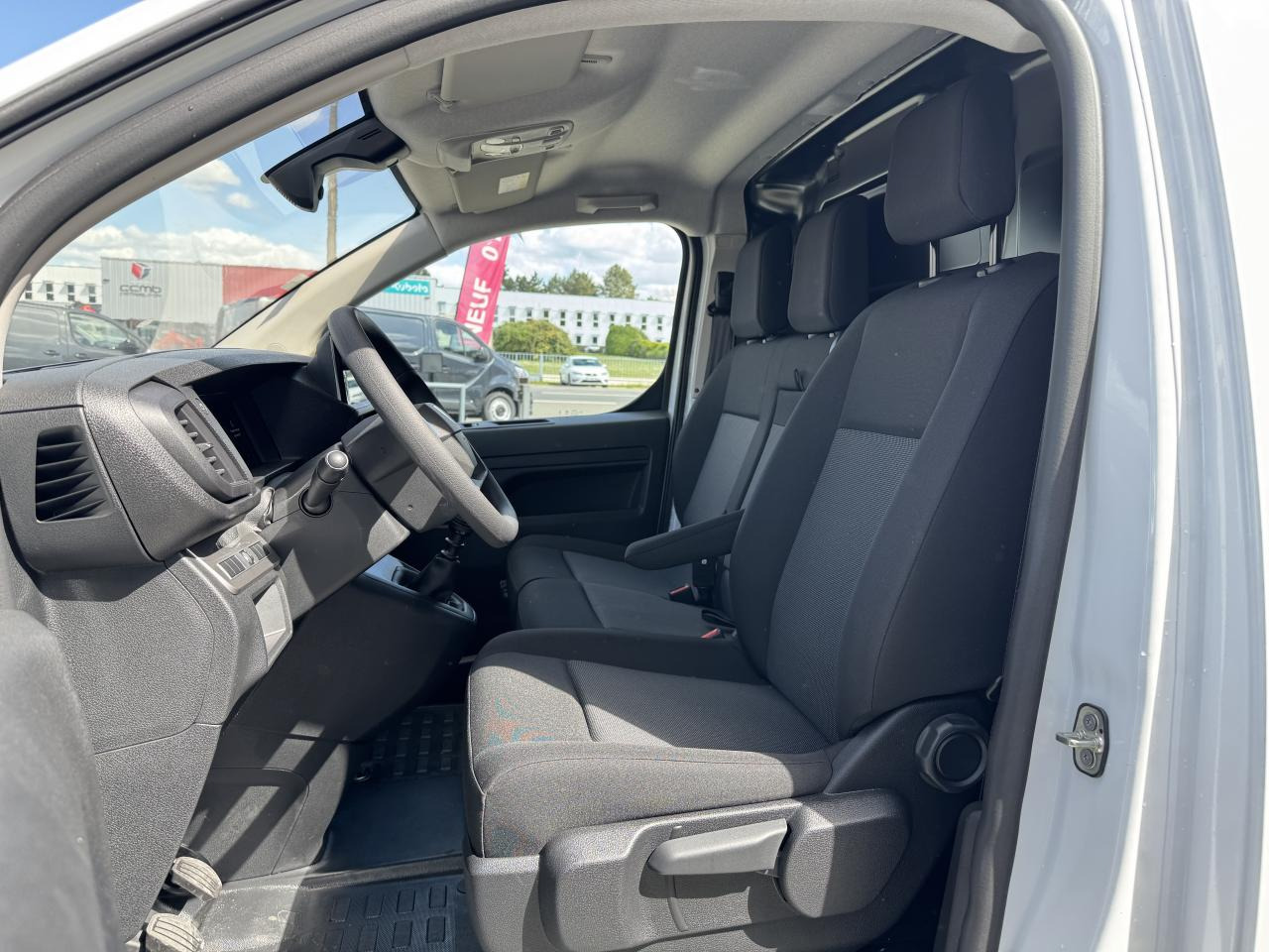 PEUGEOT Expert M 1.5 BlueHDi - 120 S&S III FOURGON Fourgon PHASE 2 - Panel van: picture 4 PEUGEOT Expert M 1.5 BlueHDi - 120 S&S III FOURGON Fourgon PHASE 2 - Panel van: picture 4