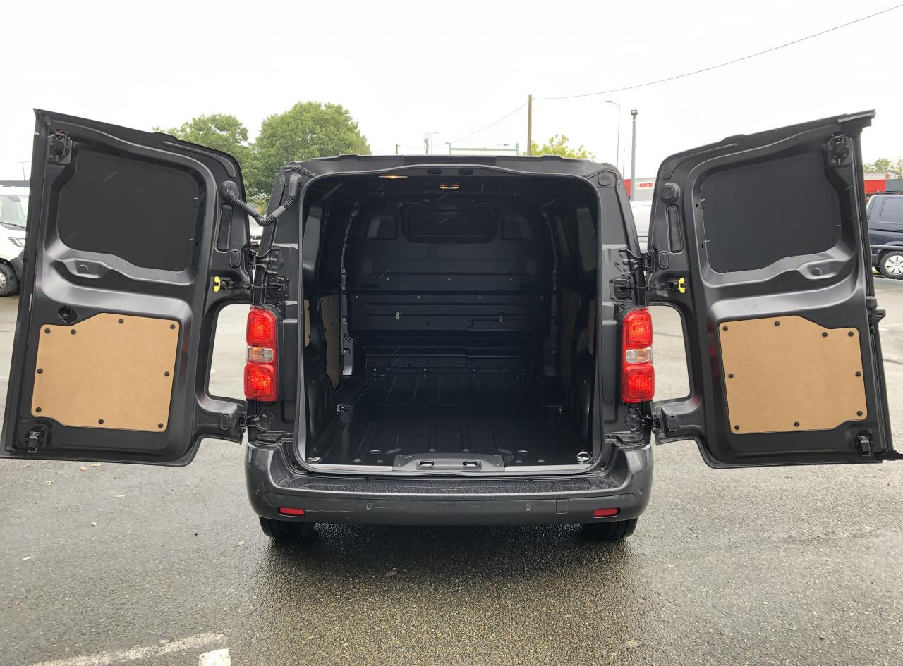 PEUGEOT Expert M 2.0 BLUE HDI 180CH EAT-8 - Panel van: picture 2 PEUGEOT Expert M 2.0 BLUE HDI 180CH EAT-8 - Panel van: picture 2