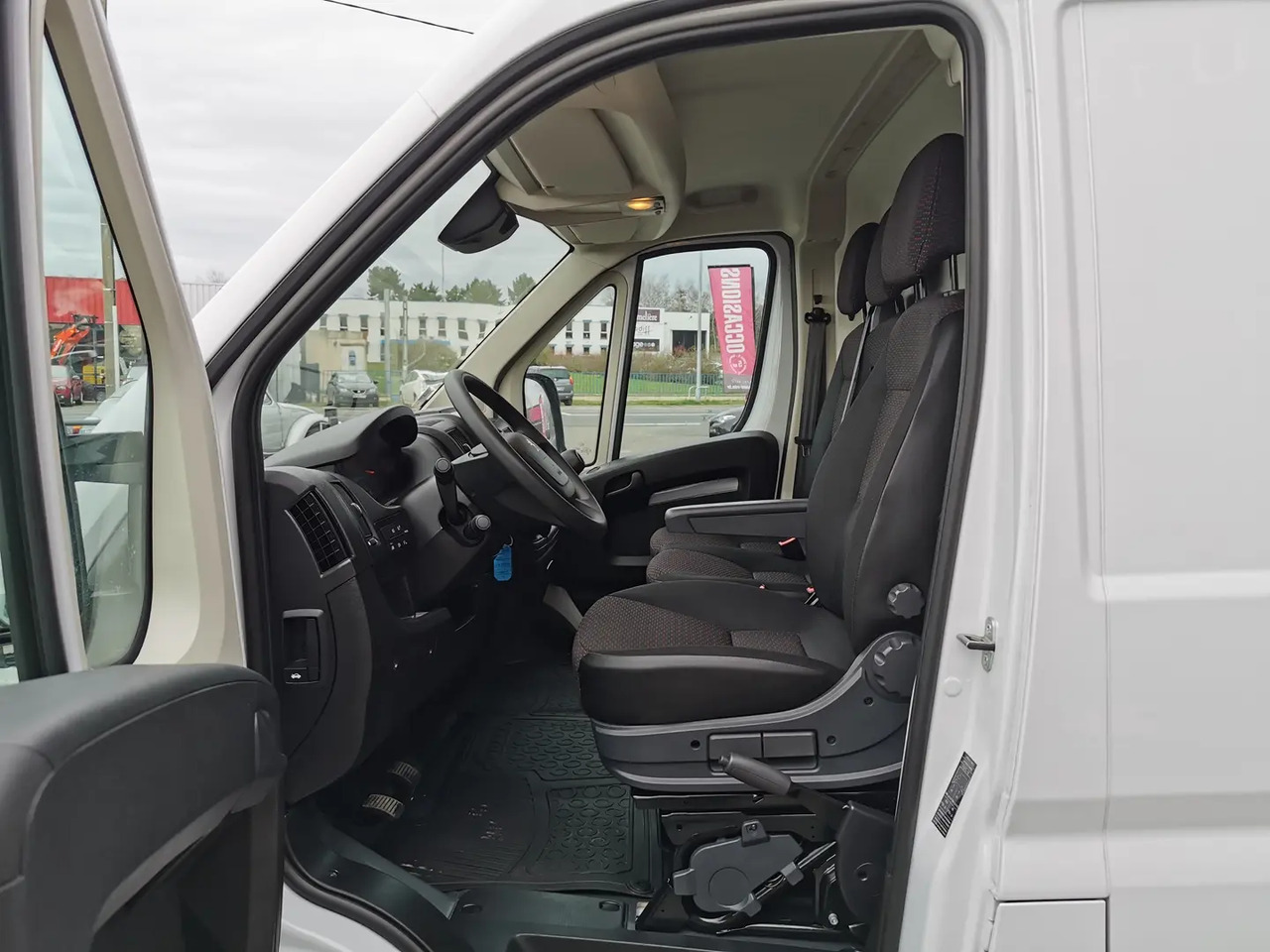 Peugeot Boxer 333 L2H2 2.2 BLUEHDI S&S 140CH ASPHALT - Panel van: picture 5 Peugeot Boxer 333 L2H2 2.2 BLUEHDI S&S 140CH ASPHALT - Panel van: picture 5