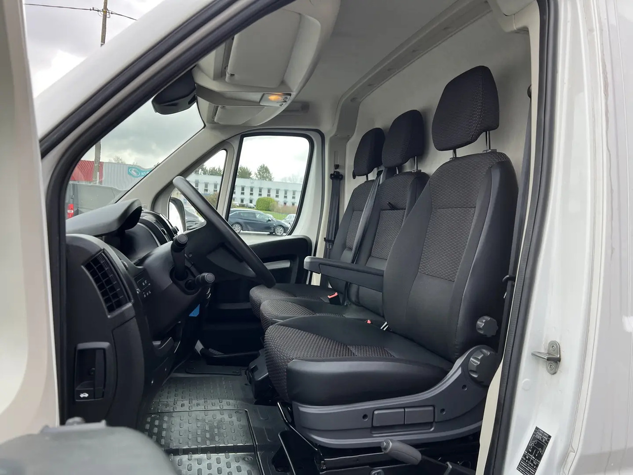 Peugeot Boxer 435 L4H3 2.2 BLUEHDI S&S 140CH ASPHALT - Panel van: picture 4 Peugeot Boxer 435 L4H3 2.2 BLUEHDI S&S 140CH ASPHALT - Panel van: picture 4