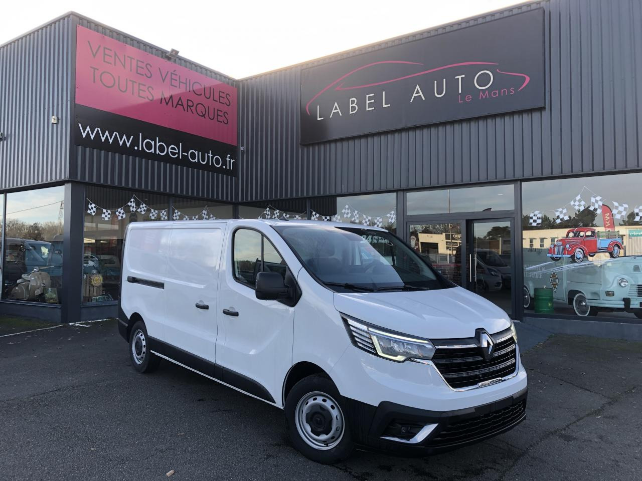 RENAULT 2 places Trafic L2H1 3000 Kg 2.0 Blue dCi - 130 L2H1 - Panel van: picture 1 RENAULT 2 places Trafic L2H1 3000 Kg 2.0 Blue dCi - 130 L2H1 - Panel van: picture 1