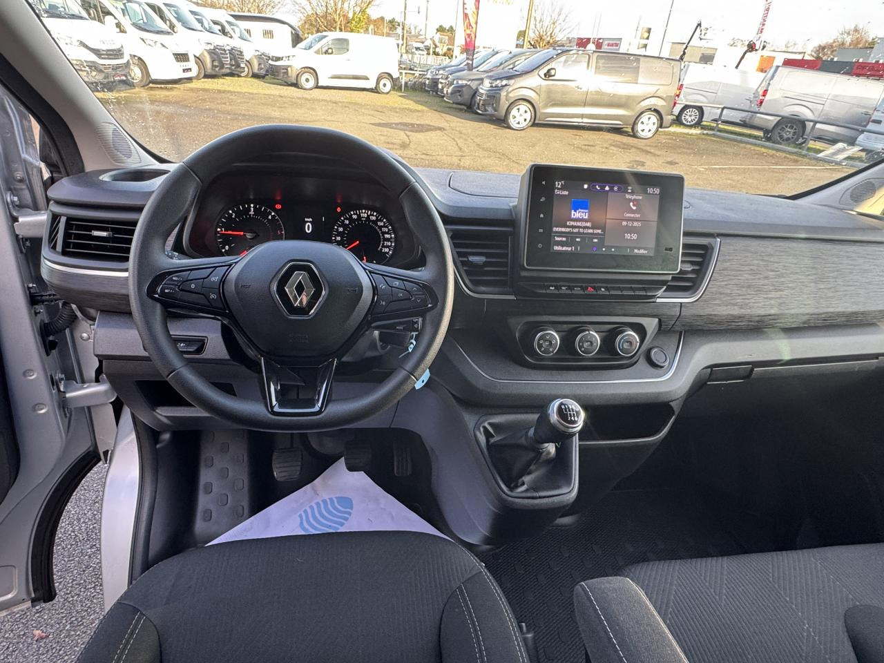 RENAULT Trafic L2 2.0 Energy dCi - 150 - S&S III COMBI Combi Zen L2H1 PHASE 3 - Combi van: picture 3 RENAULT Trafic L2 2.0 Energy dCi - 150 - S&S III COMBI Combi Zen L2H1 PHASE 3 - Combi van: picture 3