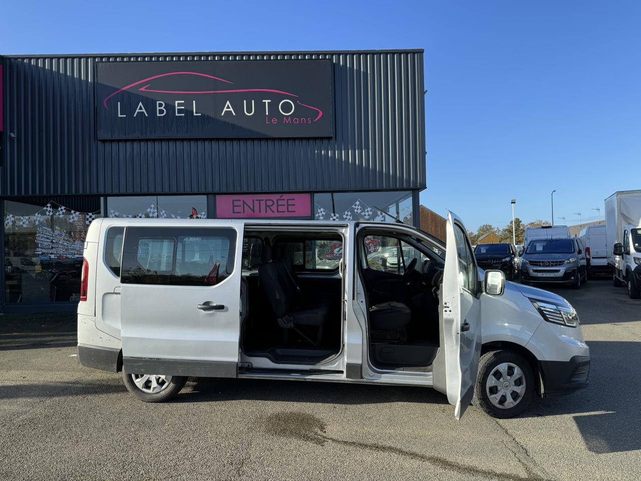 RENAULT Trafic L2 2.0 Energy dCi - 150 - S&S III COMBI Combi Zen L2H1 PHASE 3 - Passenger van: picture 1 RENAULT Trafic L2 2.0 Energy dCi - 150 - S&S III COMBI Combi Zen L2H1 PHASE 3 - Passenger van: picture 1