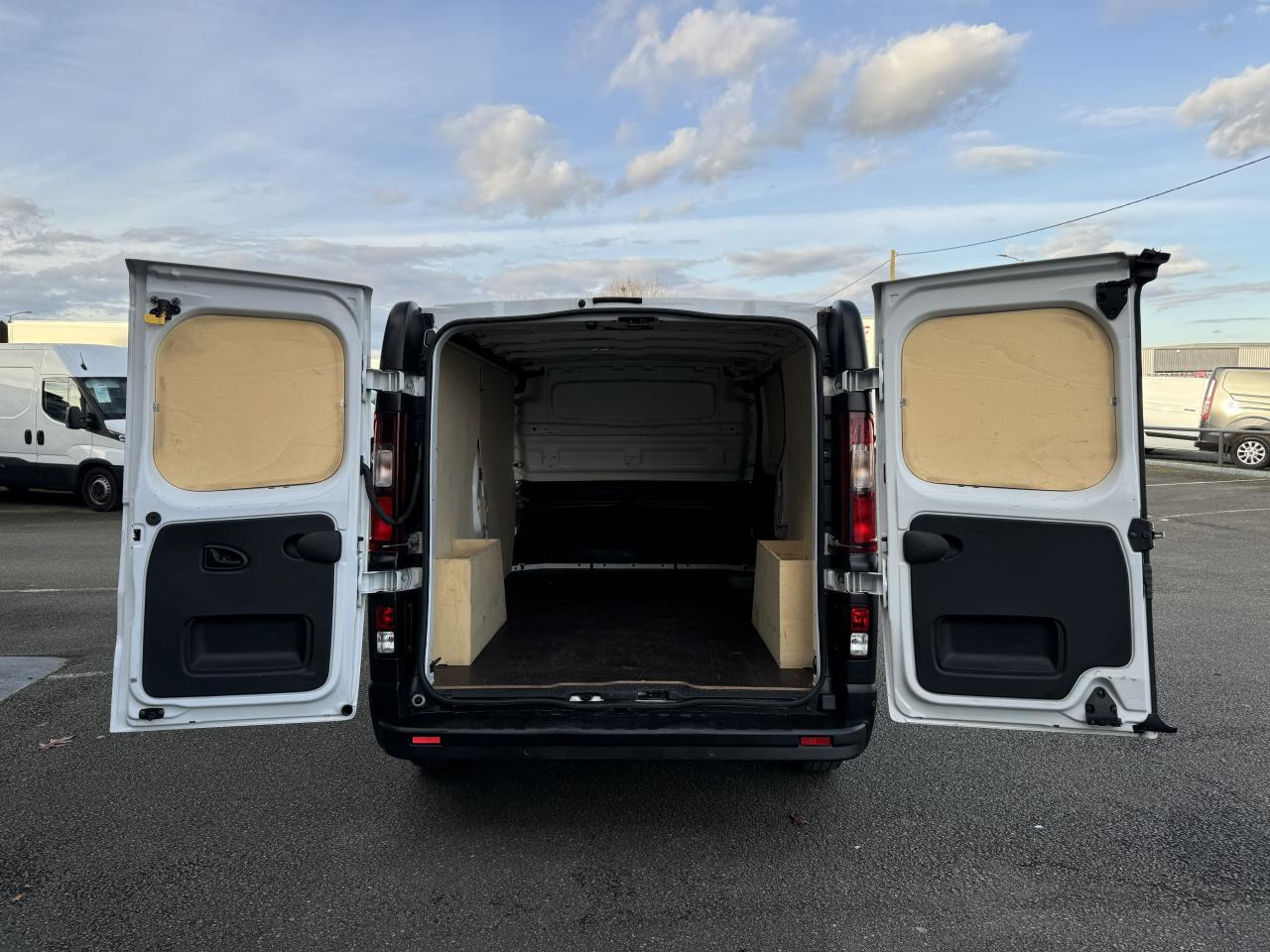 RENAULT Trafic L2H1 3000 Kg 2.0 Blue dCi - 130 III FOURGON Fourgon Confort L2H1 PHASE 3 - Panel van: picture 3 RENAULT Trafic L2H1 3000 Kg 2.0 Blue dCi - 130 III FOURGON Fourgon Confort L2H1 PHASE 3 - Panel van: picture 3