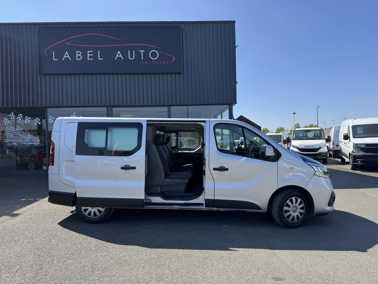 RENAULT trafic L2H1 2.0 DCI 145CH CABINE APPROFONDIE 6 PLACES CONFORT EDC - Panel van: picture 1 RENAULT trafic L2H1 2.0 DCI 145CH CABINE APPROFONDIE 6 PLACES CONFORT EDC - Panel van: picture 1