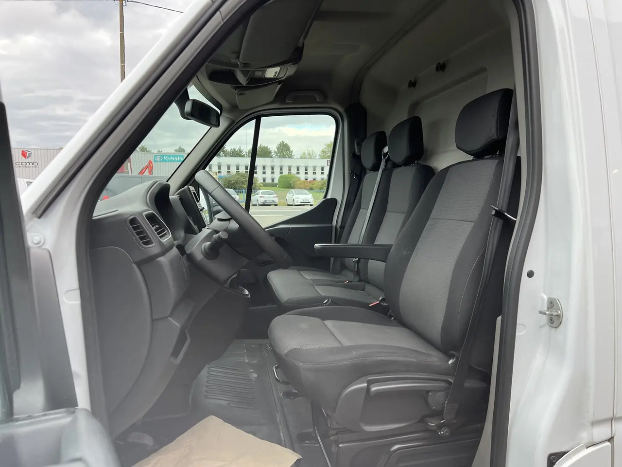 Renault Master F3300 L2H2 2.3 BLUE DCI 135CH CONFORT EURO6 - Panel van: picture 4 Renault Master F3300 L2H2 2.3 BLUE DCI 135CH CONFORT EURO6 - Panel van: picture 4