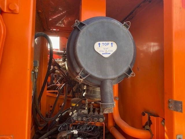 Crawler excavator Doosan DX 235 LC: picture 12