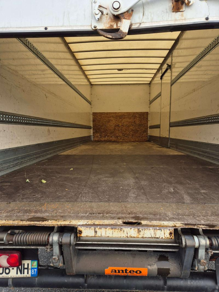 Renault Midlum 220.12 Extra Light fourgon caisse Polyfond avec hayon - Box truck: picture 3 Renault Midlum 220.12 Extra Light fourgon caisse Polyfond avec hayon - Box truck: picture 3