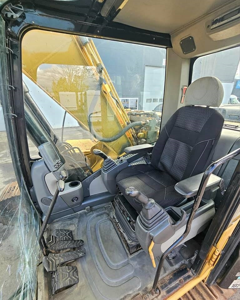 CAT 323 D L  leasing CAT 323 D L: picture 40