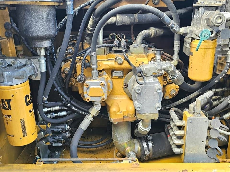CAT 323 D L  leasing CAT 323 D L: picture 22