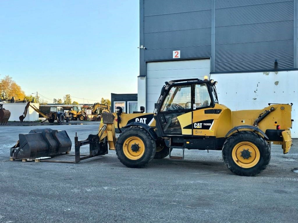 CAT th306b - Telescopic handler: picture 3 CAT th306b - Telescopic handler: picture 3