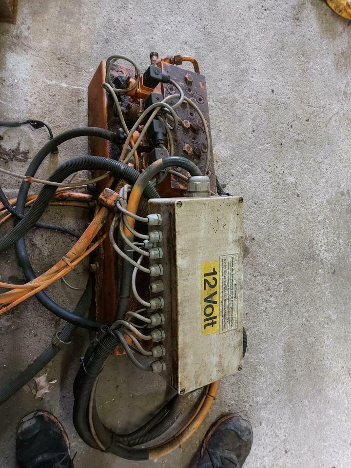 Schmidt Salzstreuer SST DST Hydr. Steuerblock Platine Steuerung - Hydraulic valve for Municipal/ Special vehicle: picture 3 Schmidt Salzstreuer SST DST Hydr. Steuerblock Platine Steuerung - Hydraulic valve for Municipal/ Special vehicle: picture 3
