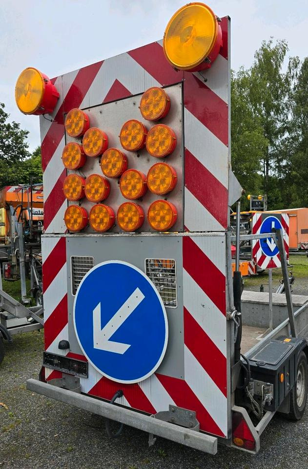 Horizont LED Absperrtafel VZ616 FAT Verkehrsleittafel Verkehrssicherungsanhänger Sperrwand Nissen Trebbiner - Trailer: picture 5 Horizont LED Absperrtafel VZ616 FAT Verkehrsleittafel Verkehrssicherungsanhänger Sperrwand Nissen Trebbiner - Trailer: picture 5