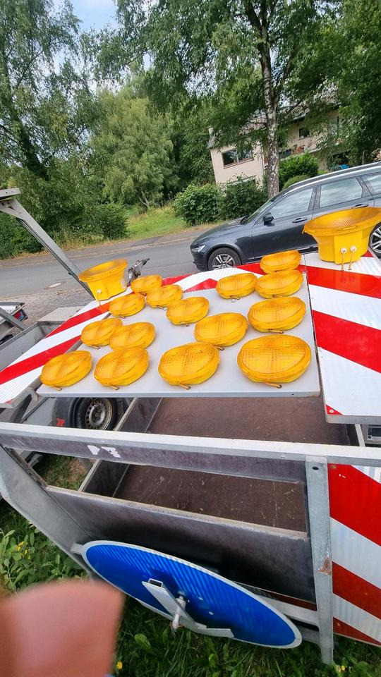 Nissen Absperrtafel VZ616 LED Absperrtafel Sperrwand Verkehrsleittafel Verkehrsleitanhänger Verkehrssicherungsanhänger Leitanhänger Leittafel Verkehrssicherung Nissen Horizont - Trailer: picture 3 Nissen Absperrtafel VZ616 LED Absperrtafel Sperrwand Verkehrsleittafel Verkehrsleitanhänger Verkehrssicherungsanhänger Leitanhänger Leittafel Verkehrssicherung Nissen Horizont - Trailer: picture 3
