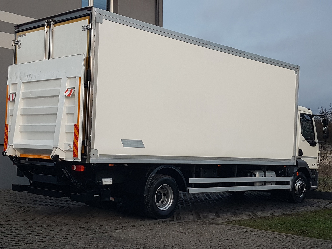 DAF LF230 16T WINDA CHŁODNIA 16EP 6,58x2,48x2,38 KLIMA IZOTERMA MROŹNIA - Refrigerator truck: picture 4 DAF LF230 16T WINDA CHŁODNIA 16EP 6,58x2,48x2,38 KLIMA IZOTERMA MROŹNIA - Refrigerator truck: picture 4