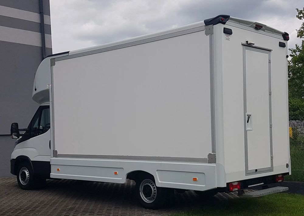 Iveco DAILY KONTENER NISKOPODŁOGOWY 4,43x2,23x2,42 SKLEP FOODTRUCK BAR KLIMA KONIOWÓZ KAMPER - Closed box van: picture 3 Iveco DAILY KONTENER NISKOPODŁOGOWY 4,43x2,23x2,42 SKLEP FOODTRUCK BAR KLIMA KONIOWÓZ KAMPER - Closed box van: picture 3