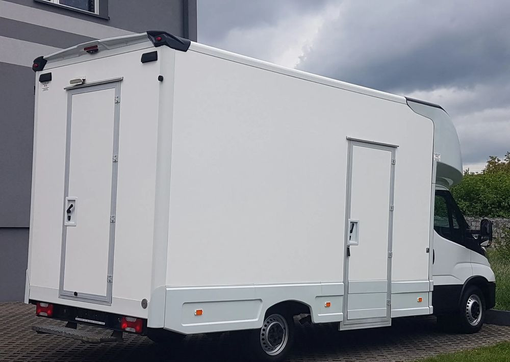 Iveco DAILY KONTENER NISKOPODŁOGOWY 4,43x2,23x2,42 SKLEP FOODTRUCK BAR KLIMA KONIOWÓZ KAMPER - Closed box van: picture 4 Iveco DAILY KONTENER NISKOPODŁOGOWY 4,43x2,23x2,42 SKLEP FOODTRUCK BAR KLIMA KONIOWÓZ KAMPER - Closed box van: picture 4