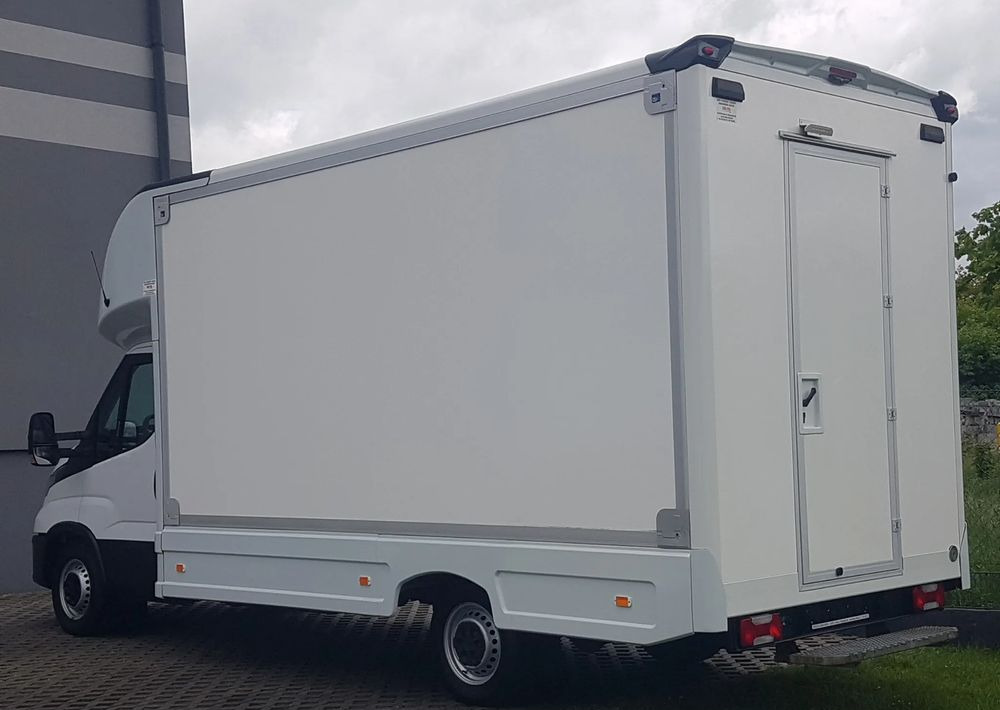Iveco DAILY KONTENER NISKOPODŁOGOWY 4,43x2,23x2,42 SKLEP FOODTRUCK BAR KLIMA KONIOWÓZ KAMPER - Closed box van: picture 3 Iveco DAILY KONTENER NISKOPODŁOGOWY 4,43x2,23x2,42 SKLEP FOODTRUCK BAR KLIMA KONIOWÓZ KAMPER - Closed box van: picture 3