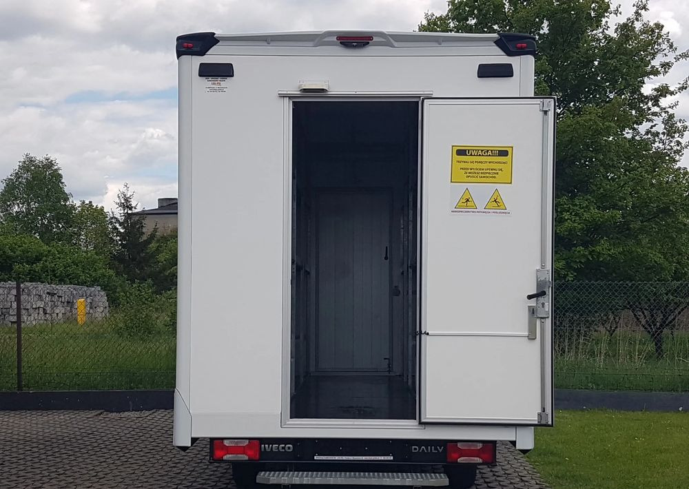 Iveco DAILY KONTENER NISKOPODŁOGOWY 4,43x2,23x2,42 SKLEP FOODTRUCK BAR KLIMA KONIOWÓZ KAMPER - Closed box van: picture 5 Iveco DAILY KONTENER NISKOPODŁOGOWY 4,43x2,23x2,42 SKLEP FOODTRUCK BAR KLIMA KONIOWÓZ KAMPER - Closed box van: picture 5