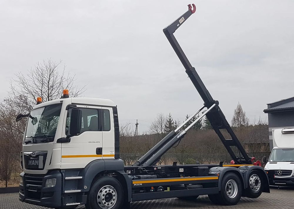 MAN TGS 26.420 E6 HAKOWIEC HS20 6x2 3-OSIE KLIMA - Hook lift truck: picture 2 MAN TGS 26.420 E6 HAKOWIEC HS20 6x2 3-OSIE KLIMA - Hook lift truck: picture 2