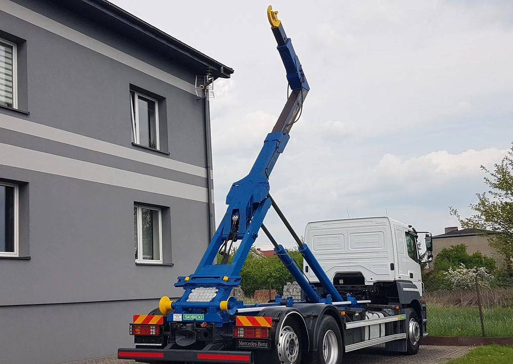 Mercedes-Benz AXOR ACTROS 2540 HAKOWIEC 3 OSIE - Hook lift truck: picture 4 Mercedes-Benz AXOR ACTROS 2540 HAKOWIEC 3 OSIE - Hook lift truck: picture 4