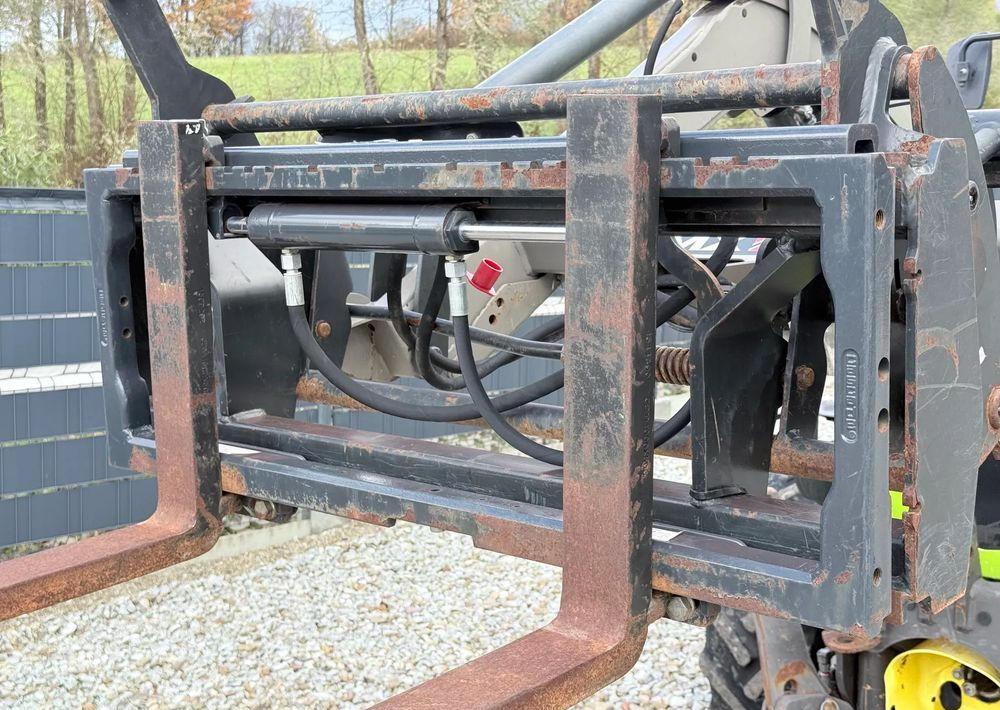 Farm tractor Claas * Ciągnik Traktor CLAAS 240 F NEXOS * 4x4 * Sadowniczy * Tur MX F304 * TUZ * Wałek WOM: picture 17 Farm tractor Claas * Ciągnik Traktor CLAAS 240 F NEXOS * 4x4 * Sadowniczy * Tur MX F304 * TUZ * Wałek WOM: picture 17