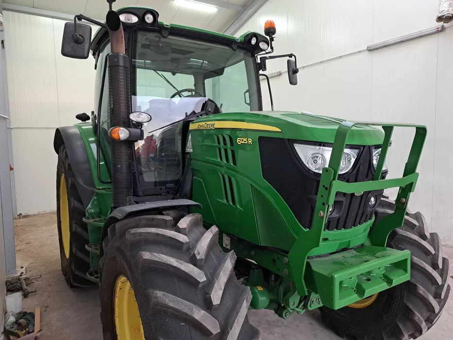 John Deere 6125R 2015 Rok - Farm tractor: picture 2 John Deere 6125R 2015 Rok - Farm tractor: picture 2