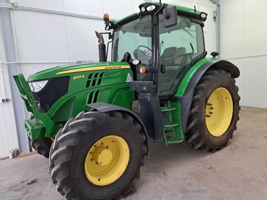 John Deere 6125R 2015 Rok - Farm tractor: picture 1 John Deere 6125R 2015 Rok - Farm tractor: picture 1