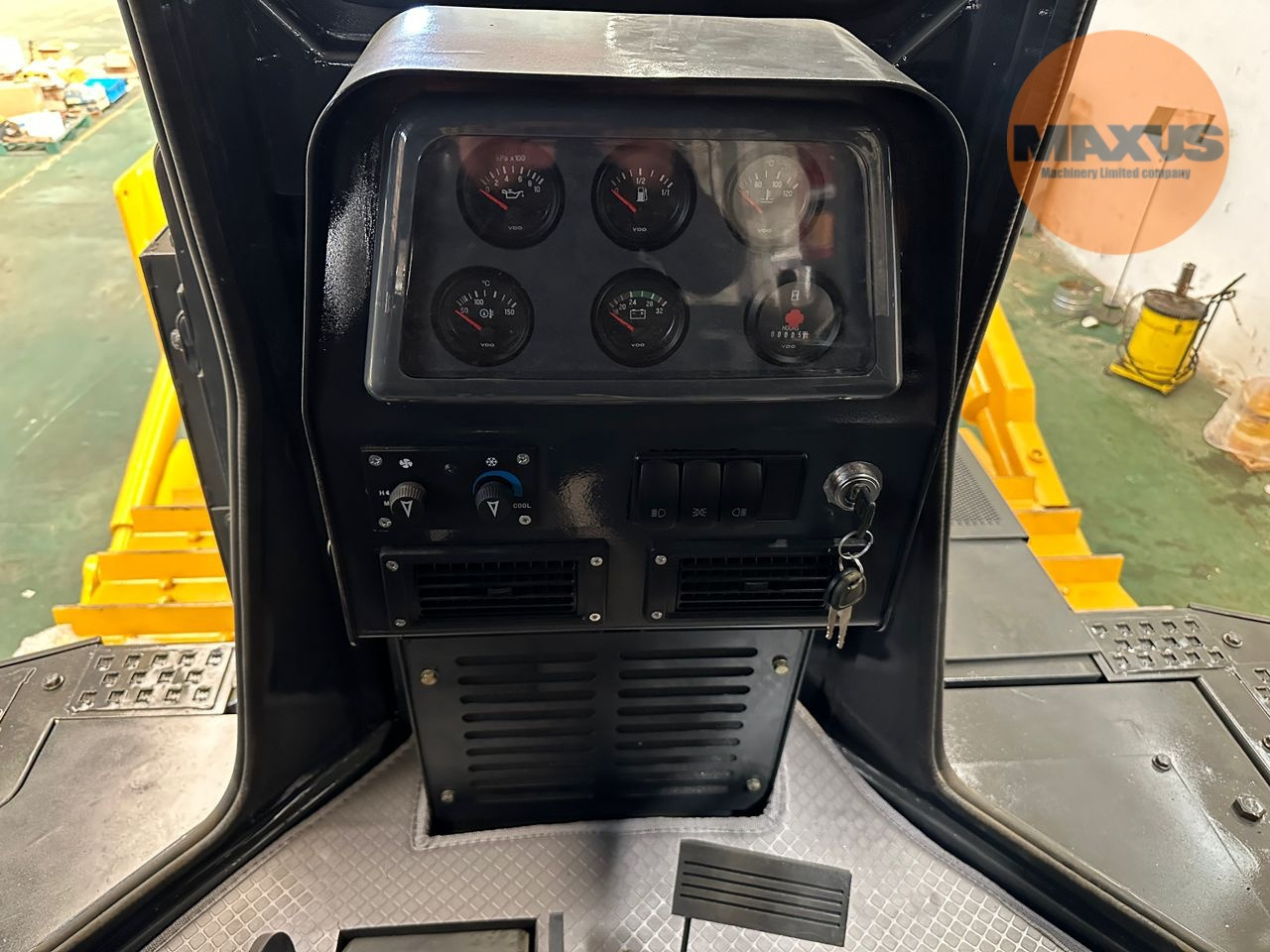 MAXUS Buldozer MAXUS cu lamă dreaptă, riper cu un singur dinte și cabină ROPS - Bulldozer: picture 5 MAXUS Buldozer MAXUS cu lamă dreaptă, riper cu un singur dinte și cabină ROPS - Bulldozer: picture 5