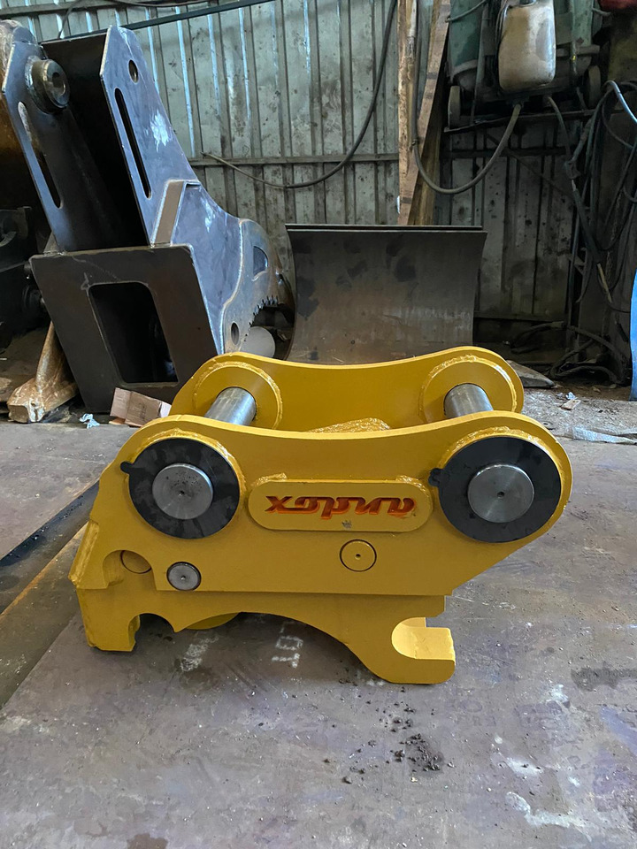 Bobcat mechanical - Quick coupler for Loader: picture 5 Bobcat mechanical - Quick coupler for Loader: picture 5