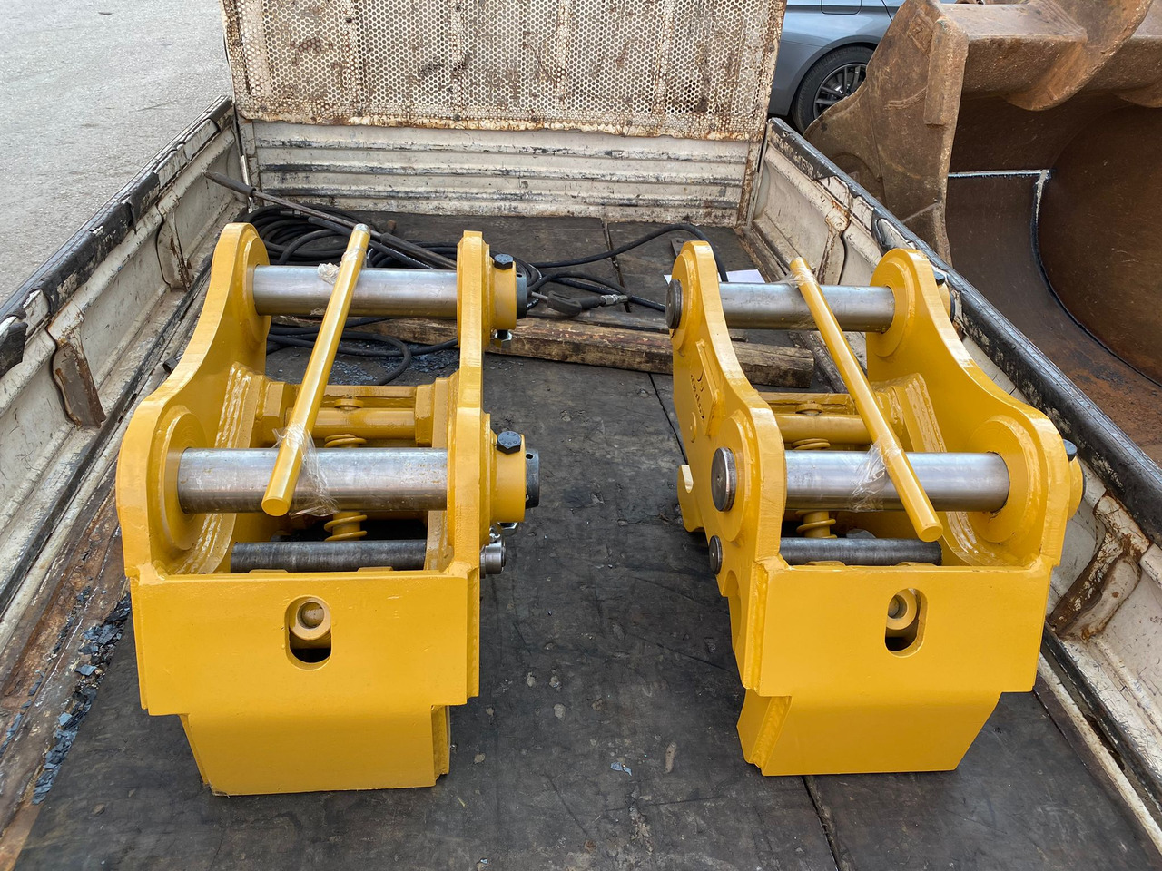 Bobcat mechanical - Quick coupler for Loader: picture 1 Bobcat mechanical - Quick coupler for Loader: picture 1