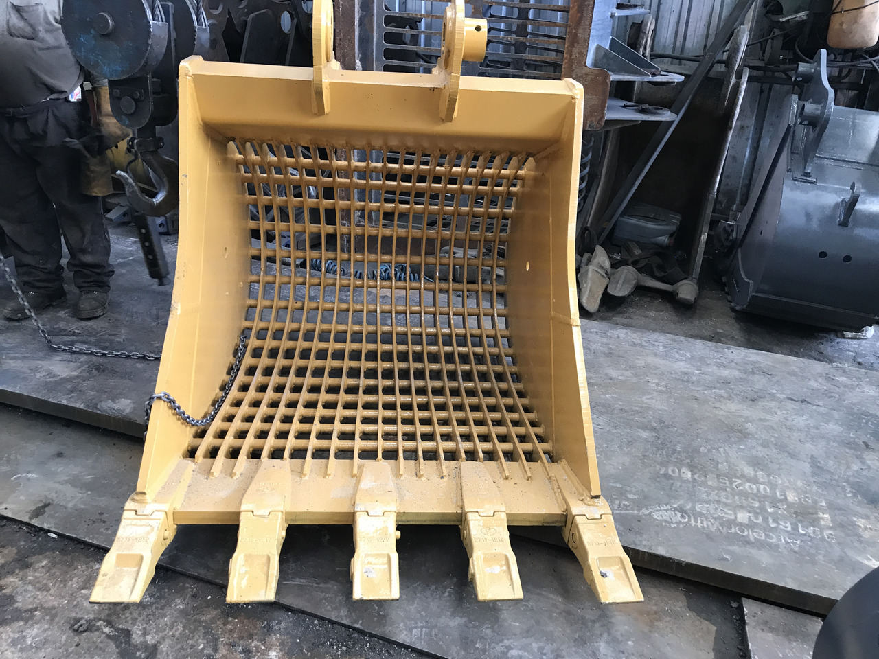 Doosan - Sorting bucket for Tool/ Equipment: picture 2 Doosan - Sorting bucket for Tool/ Equipment: picture 2