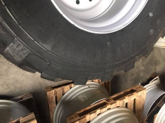 BKT 650/55 R26.5 BKT FL 630 op velg - Wheels and tires for Agricultural machinery: picture 2 BKT 650/55 R26.5 BKT FL 630 op velg - Wheels and tires for Agricultural machinery: picture 2